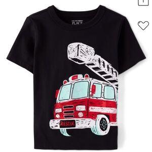 Boys Size 6T The Childrens Place T-Shirt Black with Firetruck Graphic Print NEW!